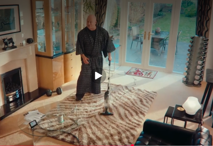 Ross Kemp Spotted in our Black Argyle Yukata 1 Ross Kemp wearing one of our black argyle yukata.